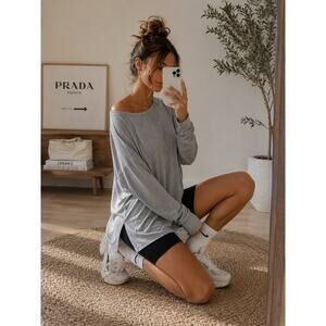Nike Dri-FIT Gray Long Sleeve Athletic Top Women’s Medium Lightweight Activewear